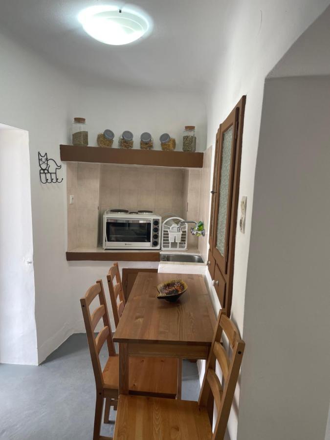 Helen'S Apartment 埃尔莫波利斯 外观 照片